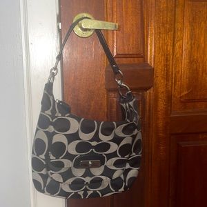 EUC Authentic Coach shoulder bag , no spots no stains , looks brand new